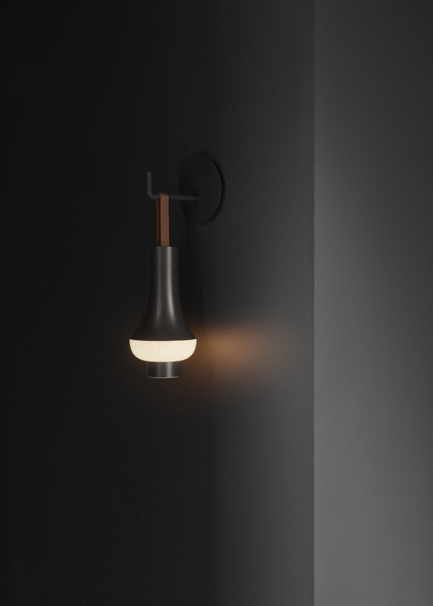 Louis Poulsen Tomoshi tragbare Lampe, dunkelbraun