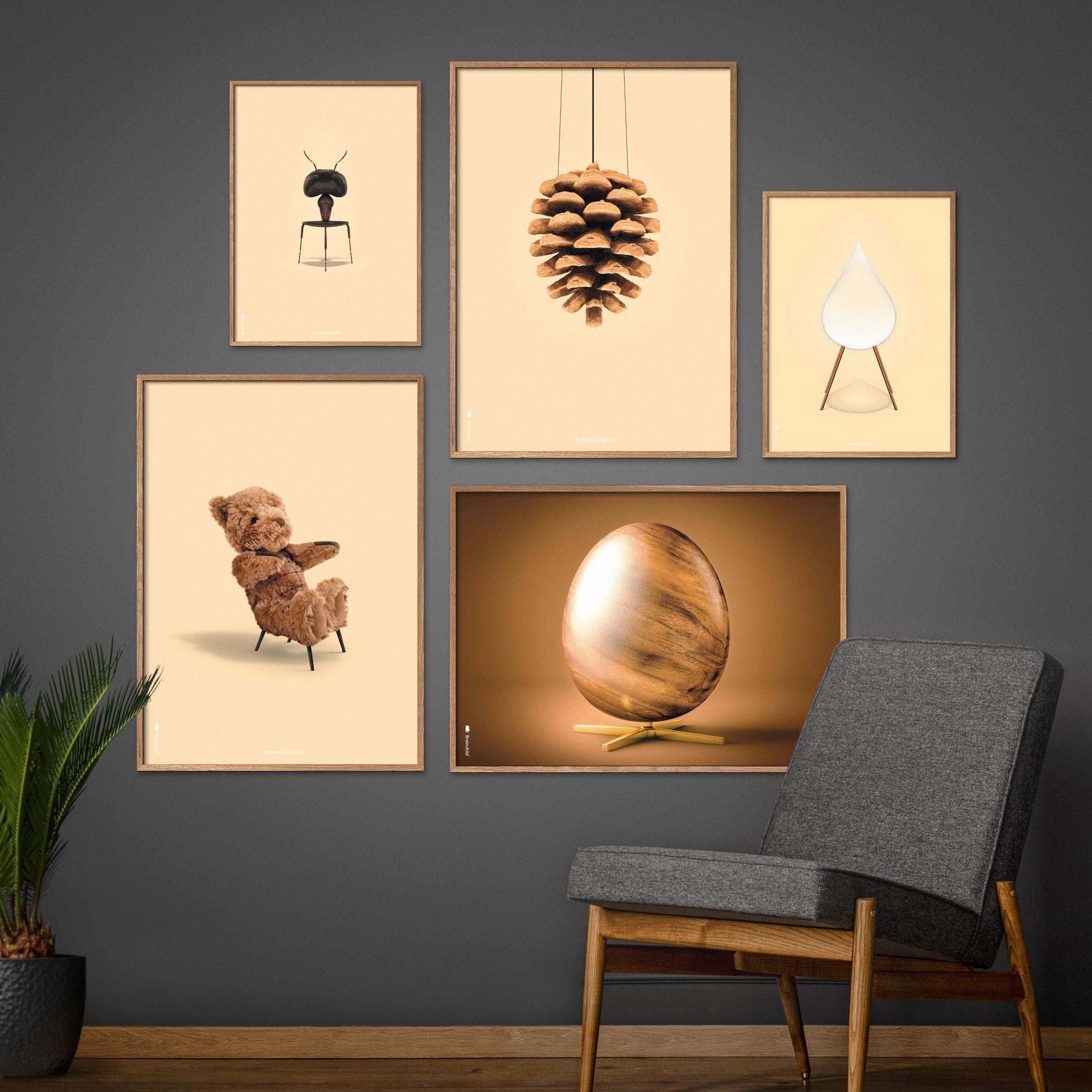 Brainchild Ameise Classic Poster, Rahmen aus hellem Holz A5, sandfarbener Hintergrund
