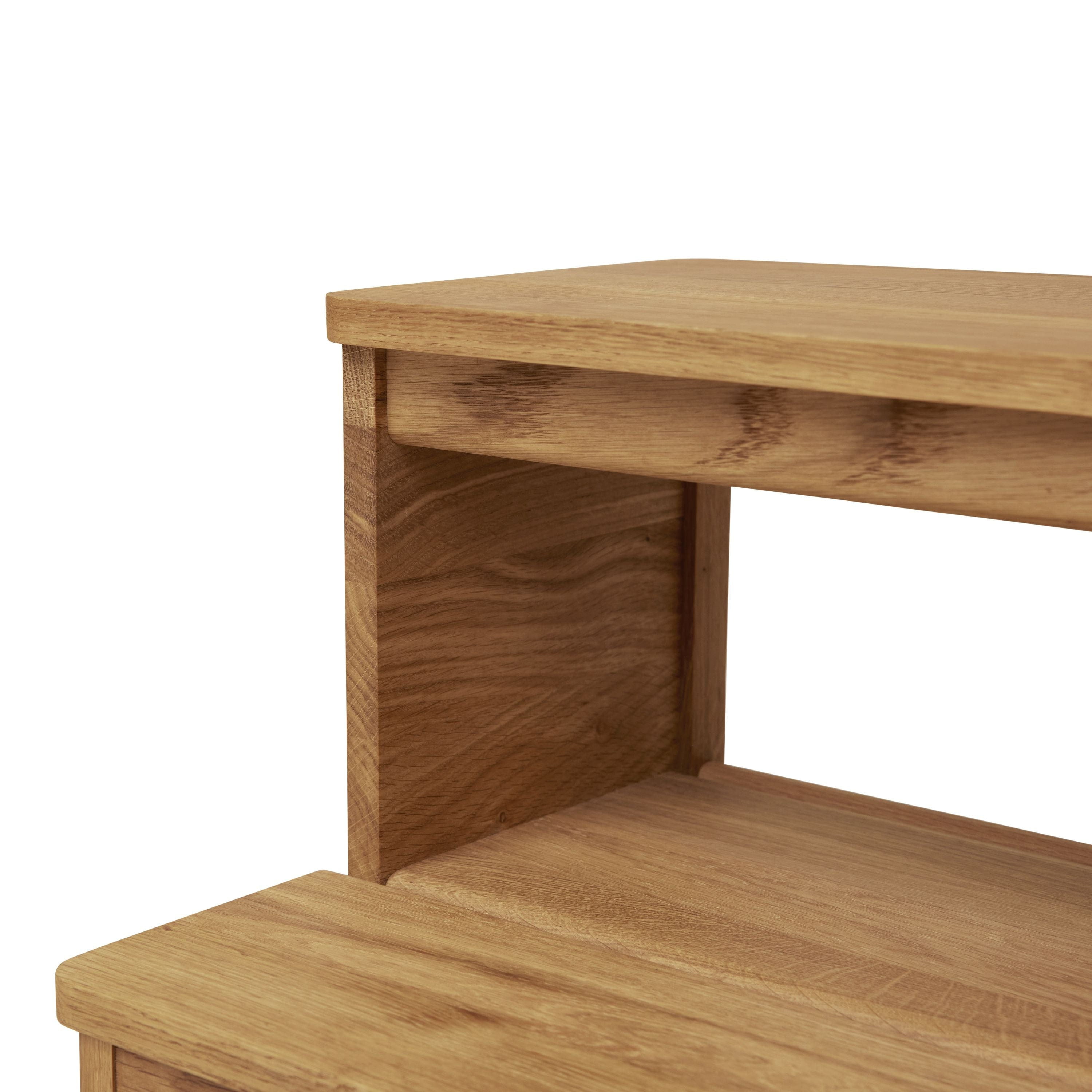 Form & Refine A Line Stepstool. Eik