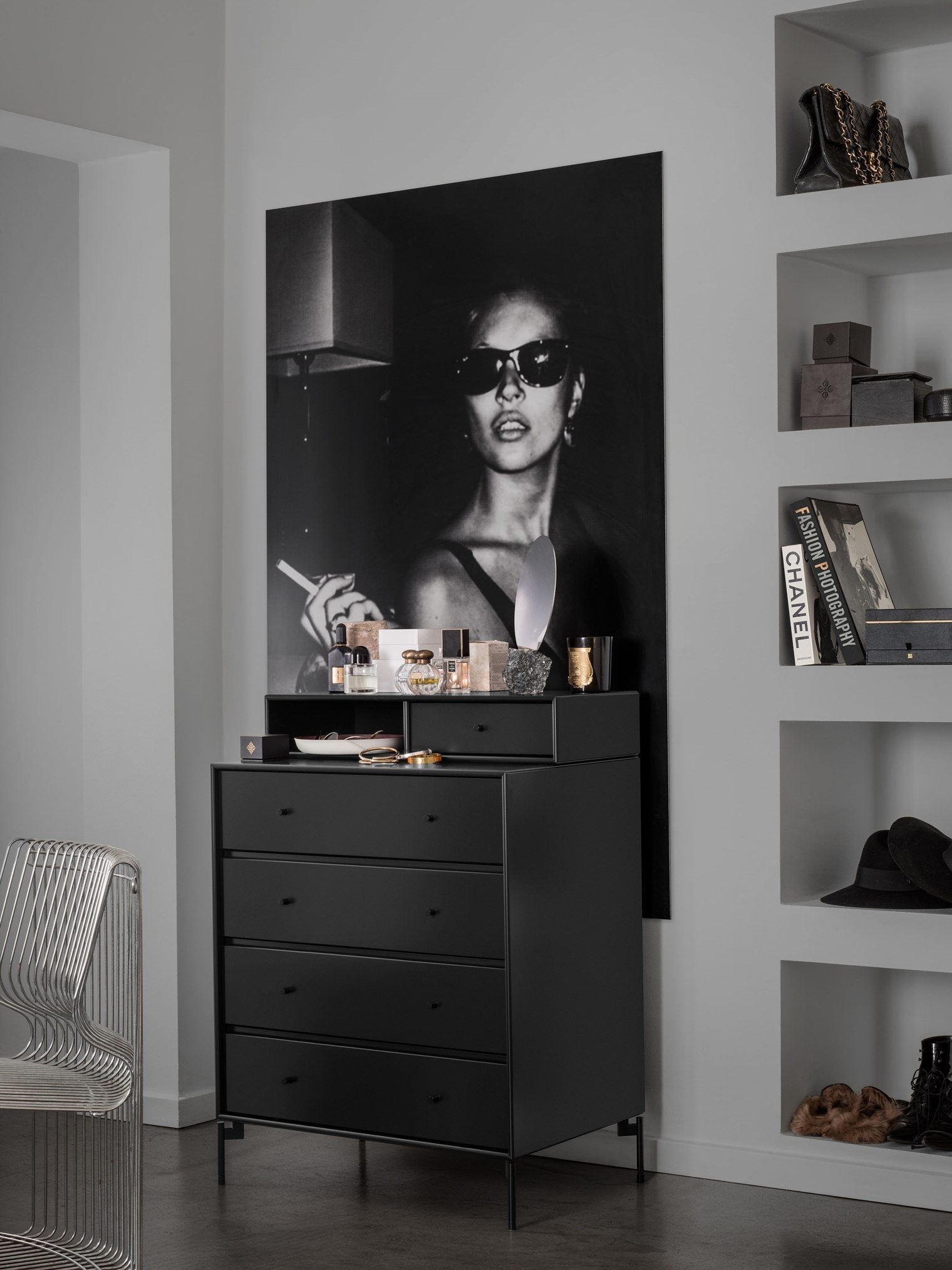 Montana Keep Chest Of Drawers With Legs, Shadow/Black