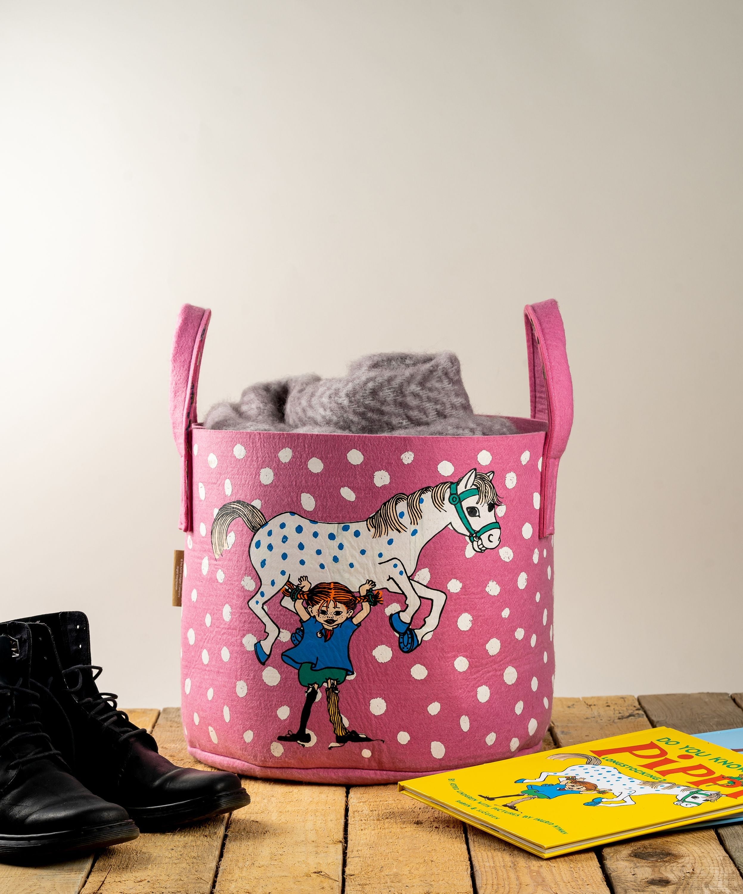 Muurla Pippi Longstocking Storage Basket, Pippi und The Horse, Pink