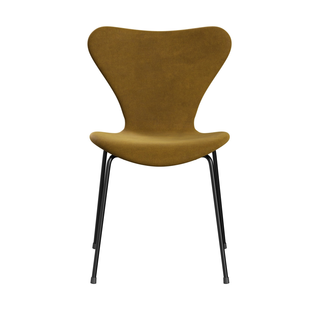 Fritz Hansen 3107 Stuhl Full Polstery, Schwarz/Belfast Velvet Soft Ocker