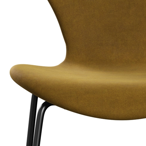 Fritz Hansen 3107 Stuhl Full Polstery, Schwarz/Belfast Velvet Soft Ocker