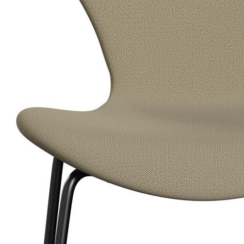 Fritz Hansen 3107 Stuhl Vollpolsterung, Farben Schwarz/Capture Sand