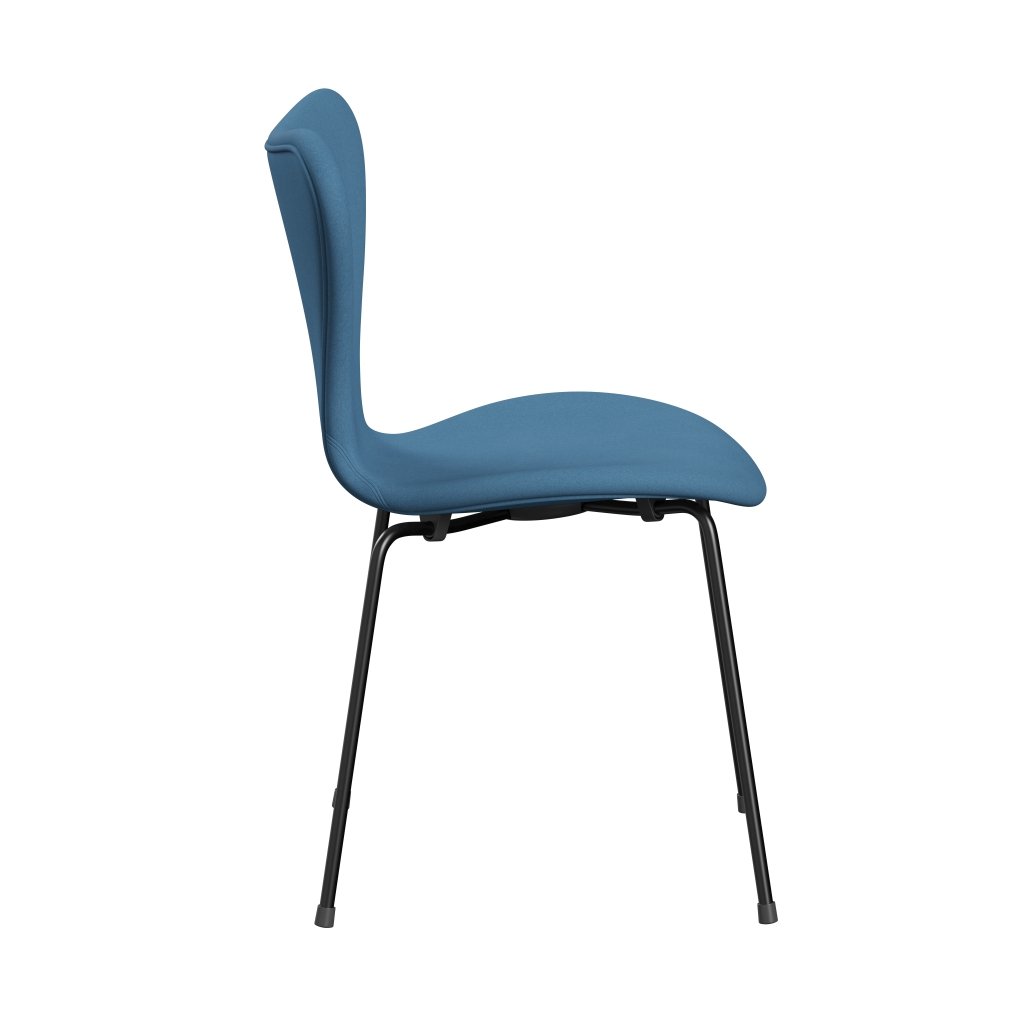 Fritz Hansen 3107 Stoel Volledige bekleding, zwart/comfortlichtblauw (C01124)