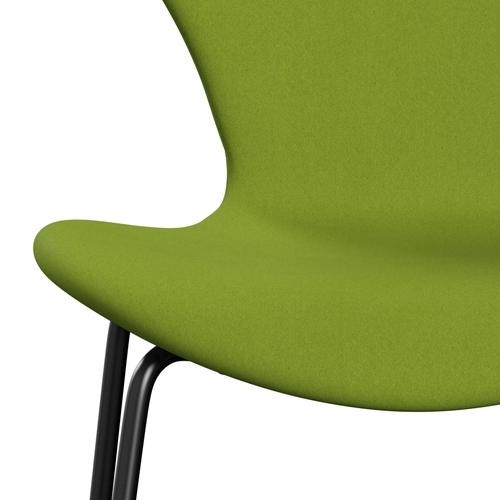 Fritz Hansen 3107 Stuhl Vollpolsterung, Schwarz/Komfort Hellgrün (C68000)