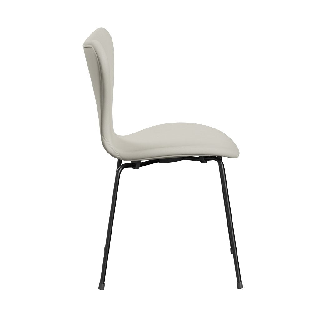 Fritz Hansen 3107 Stuhl Vollpolsterung, Schwarz/Komfort Hellgrau