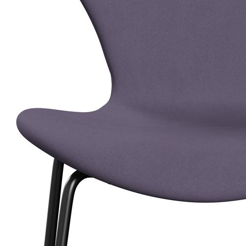 Fritz Hansen 3107 Stuhl Vollpolsterung, Schwarz/Komfortviolett