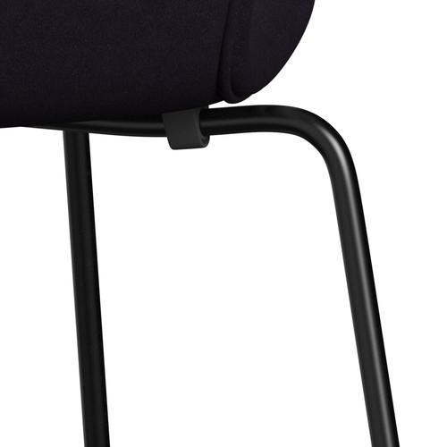 Fritz Hansen 3107 Stuhl Vollpolsterung, Schwarz/Komfort Violett Rot