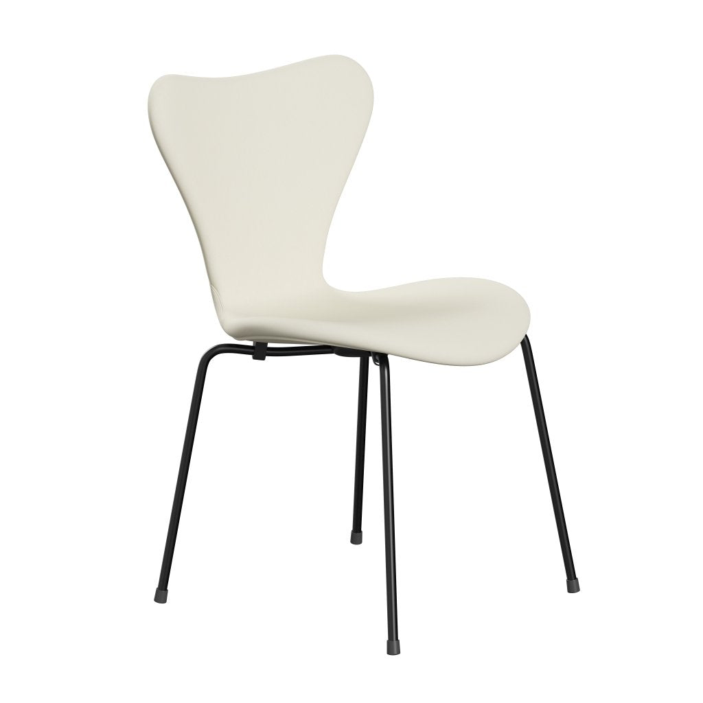 Fritz Hansen 3107 Stuhl Vollpolsterung, Schwarz/Komfort Weiß