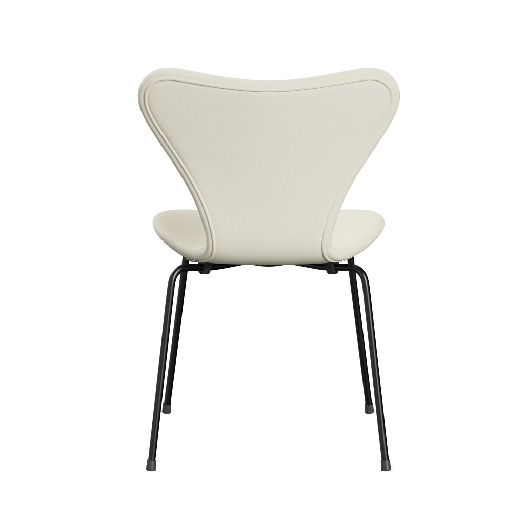 Fritz Hansen 3107 Stuhl Vollpolsterung, Schwarz/Komfort Weiß