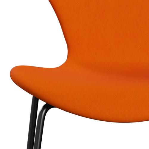 Fritz Hansen 3107 Stuhl Vollpolsterung, Schwarz/Komfort Gelb/Orange