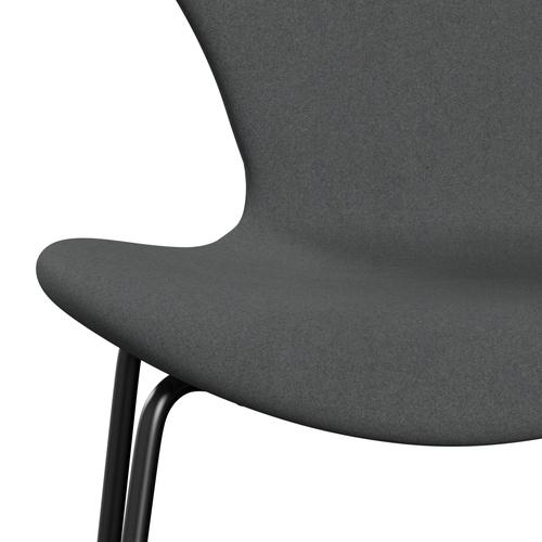 Fritz Hansen 3107 Stuhl Vollpolsterung, Schwarz/Divina Dunkelgrau