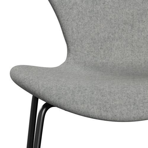 Fritz Hansen 3107 Stuhl Vollpolsterung, Schwarz/Divina Melange Hellgrau