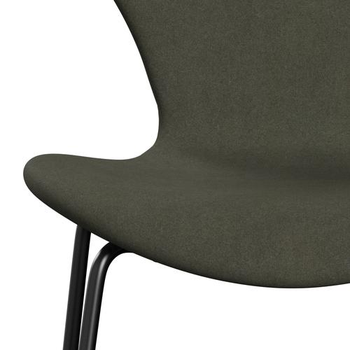 Fritz Hansen 3107 Stuhl Vollpolsterung, Schwarz/Divina Military Green