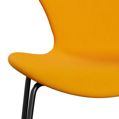 Fritz Hansen 3107 Stuhl Vollpolsterung, Schwarz/Divina Orange (Div426)