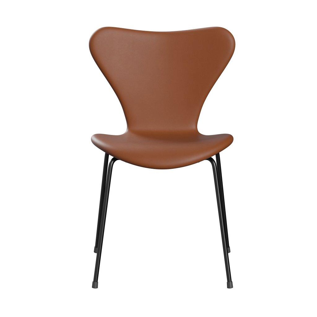 Fritz Hansen 3107 Stuhl Vollpolsterung, Schwarz/Essential Nussbaum