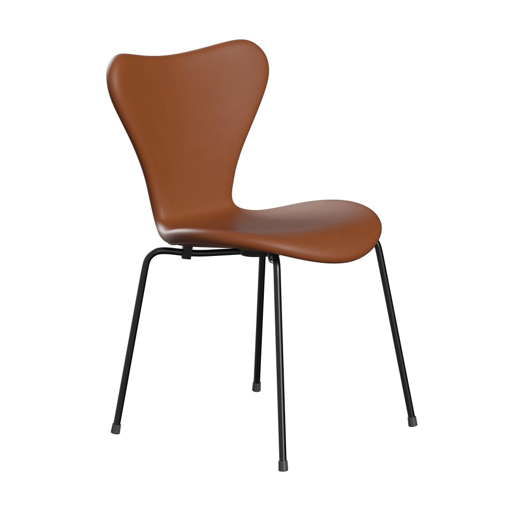 Fritz Hansen 3107 Stuhl Vollpolsterung, Schwarz/Essential Nussbaum