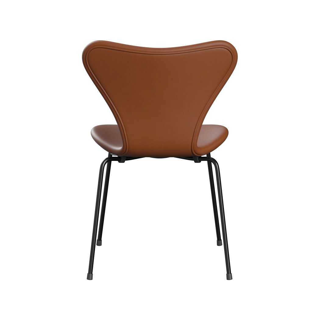 Fritz Hansen 3107 Stuhl Vollpolsterung, Schwarz/Essential Nussbaum