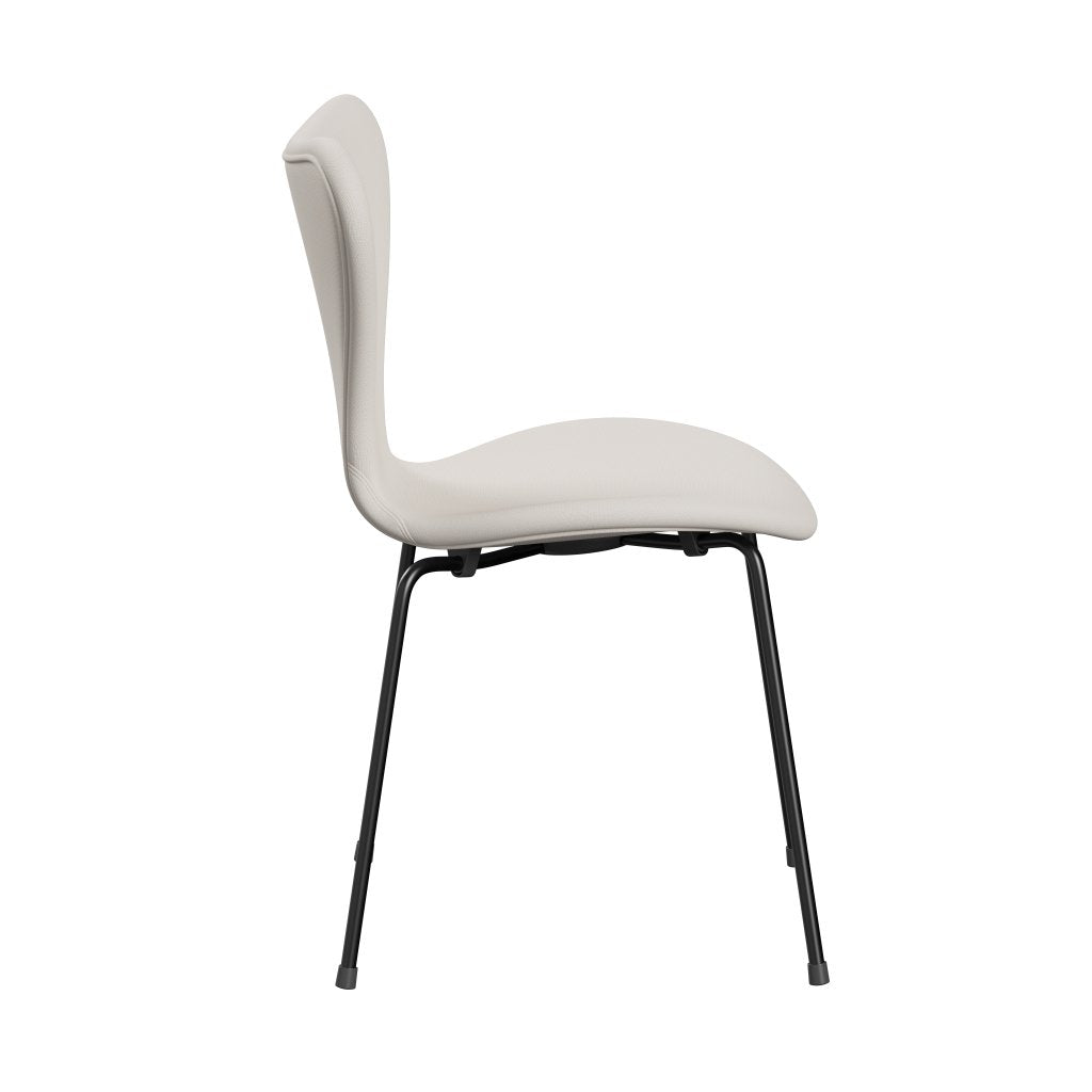 Fritz Hansen 3107 Stuhl Vollpolsterung, Schwarz/Flammweiß