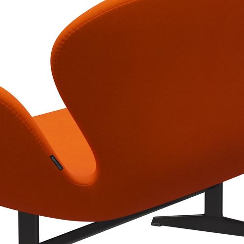 Fritz Hansen Swan -Sofa 2 -Sitzer, warmes Graphit/Tonus leichte Orange