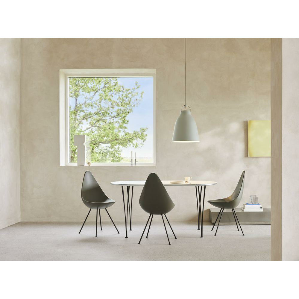 Fritz Hansen The Drop Chair, Braunbronze/Tieflehm