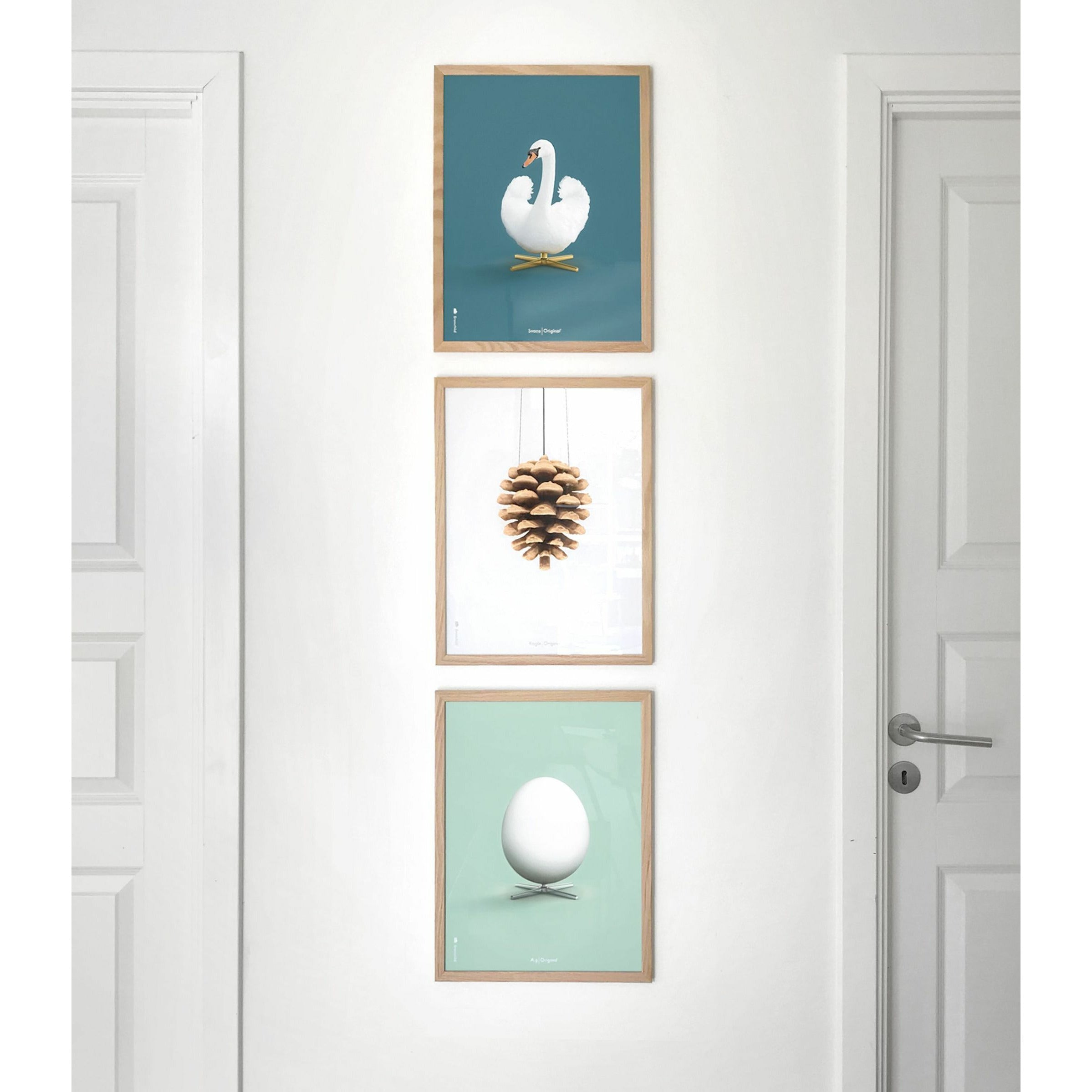 Brainchild Pine Cone Classic Poster, Rahmen aus hellem Holz A5, weißer Hintergrund