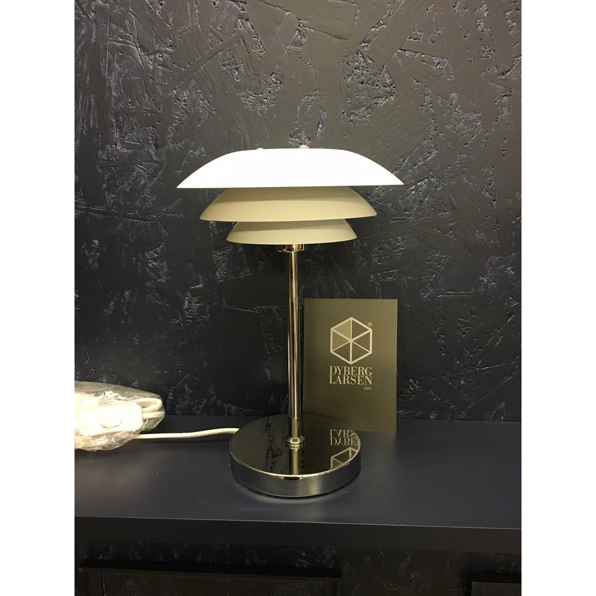Dyberg Larsen DL 20 hanglamp, opaalglas