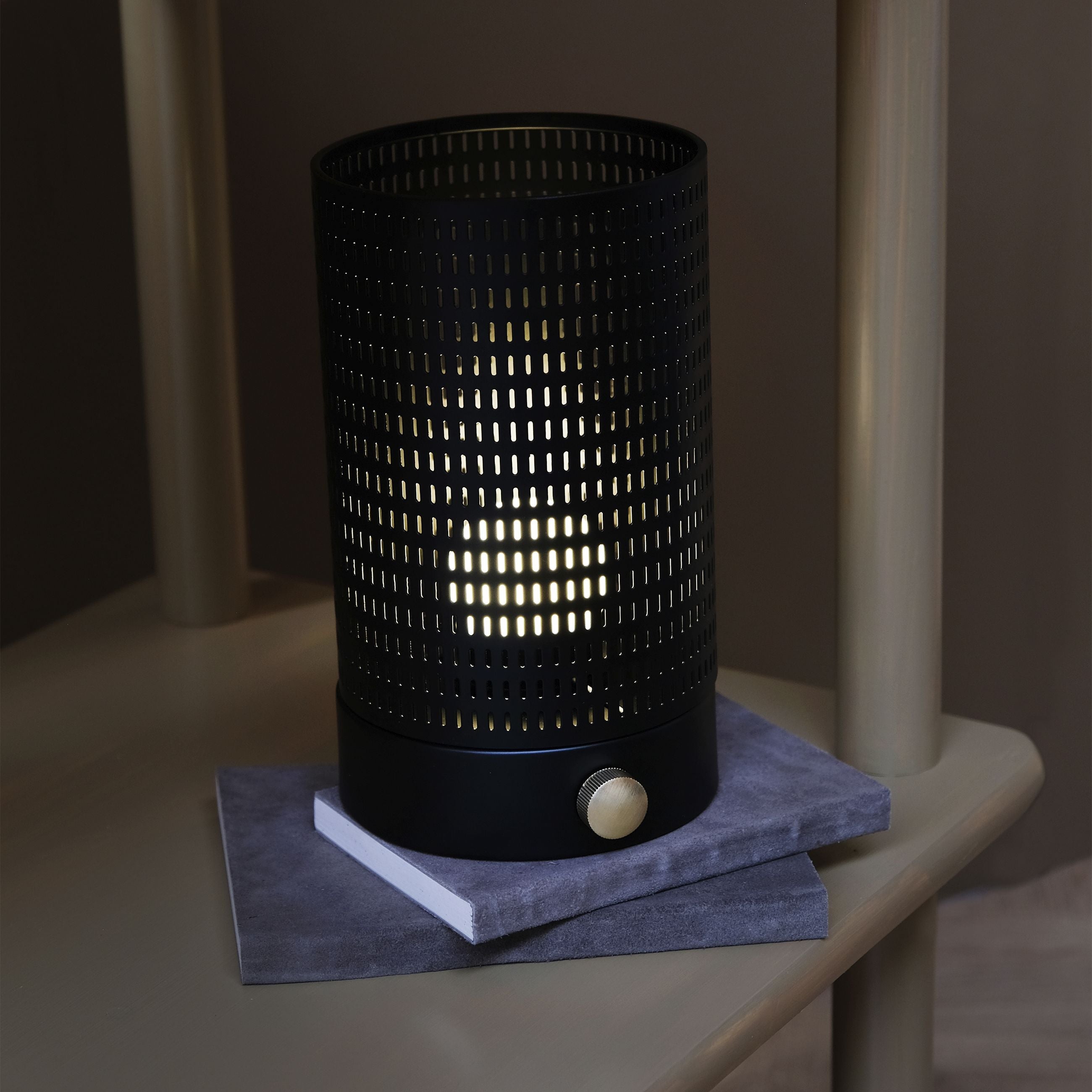 Dyberg Larsen Mesh LED -tafellamp, zwart