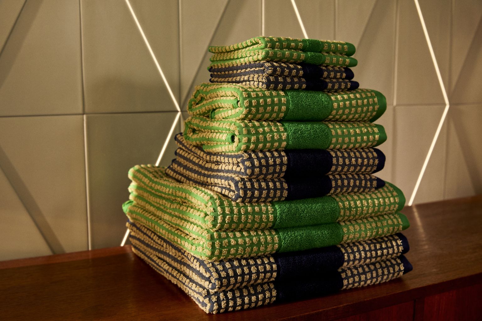 Juna Controleer handdoek 50 x100 cm, groen/beige
