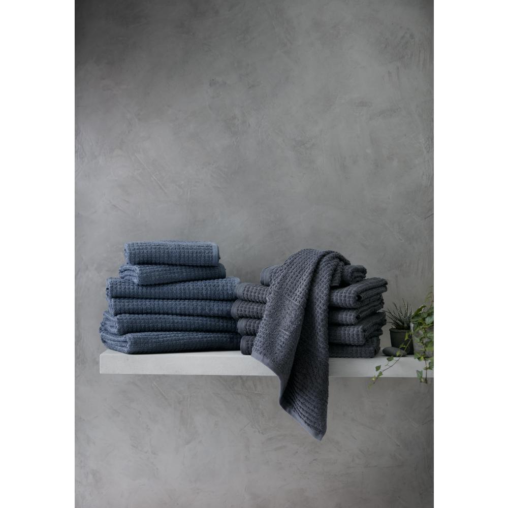 Juna Check Towel Dark Grey, 70x140 Cm
