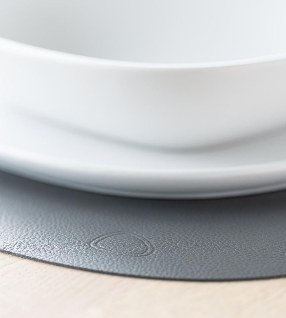 Lind Dna Curve Placemat Serene Leather L, Anthracite