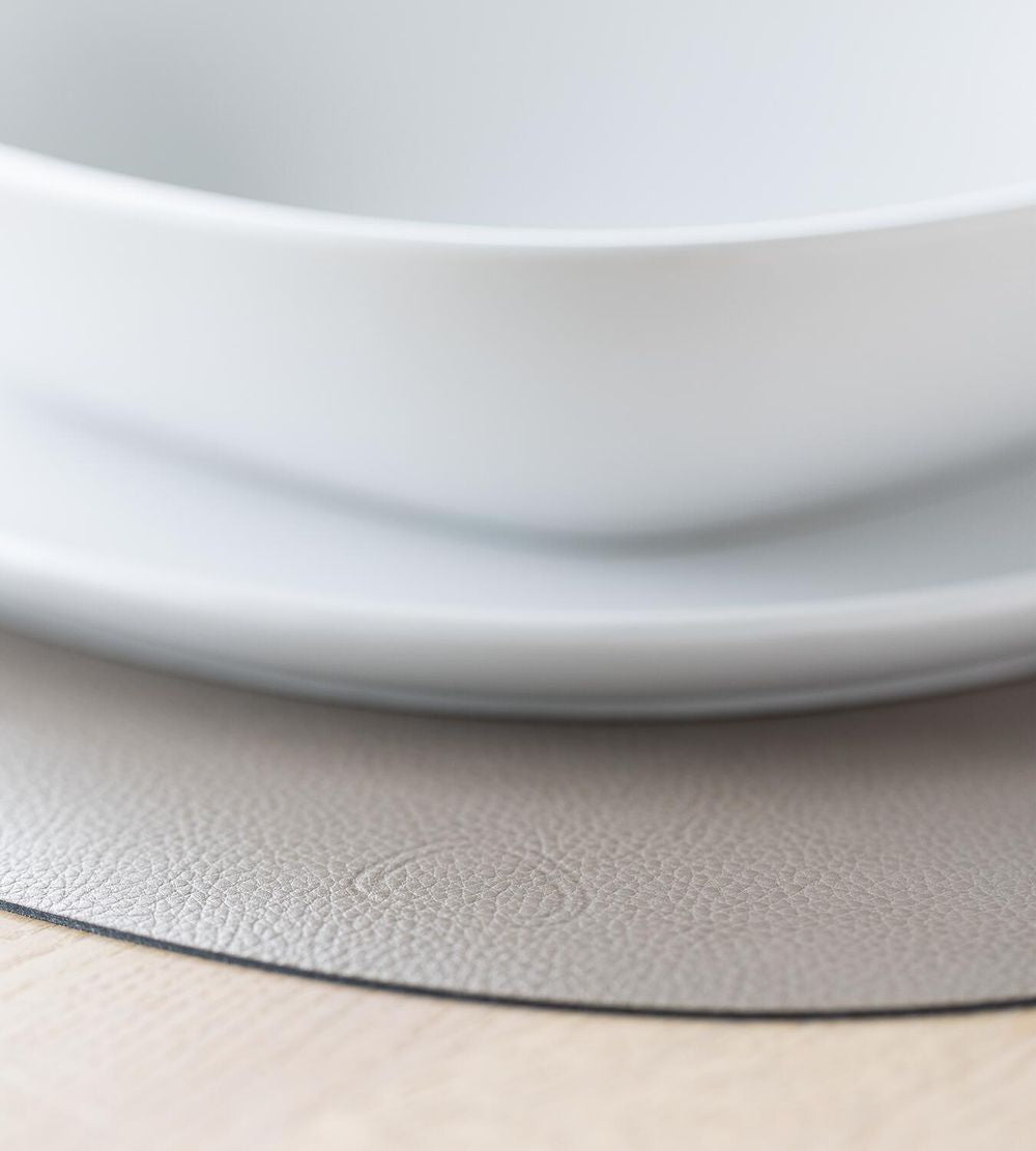 Lind Dna Curve Placemat Serene Leather L, Gray