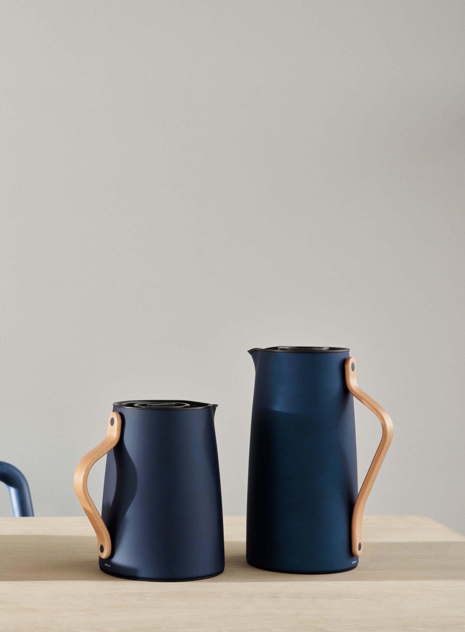 Stelton Emma Isolierkanne Kaffee 1,2 L, Dunkeblau