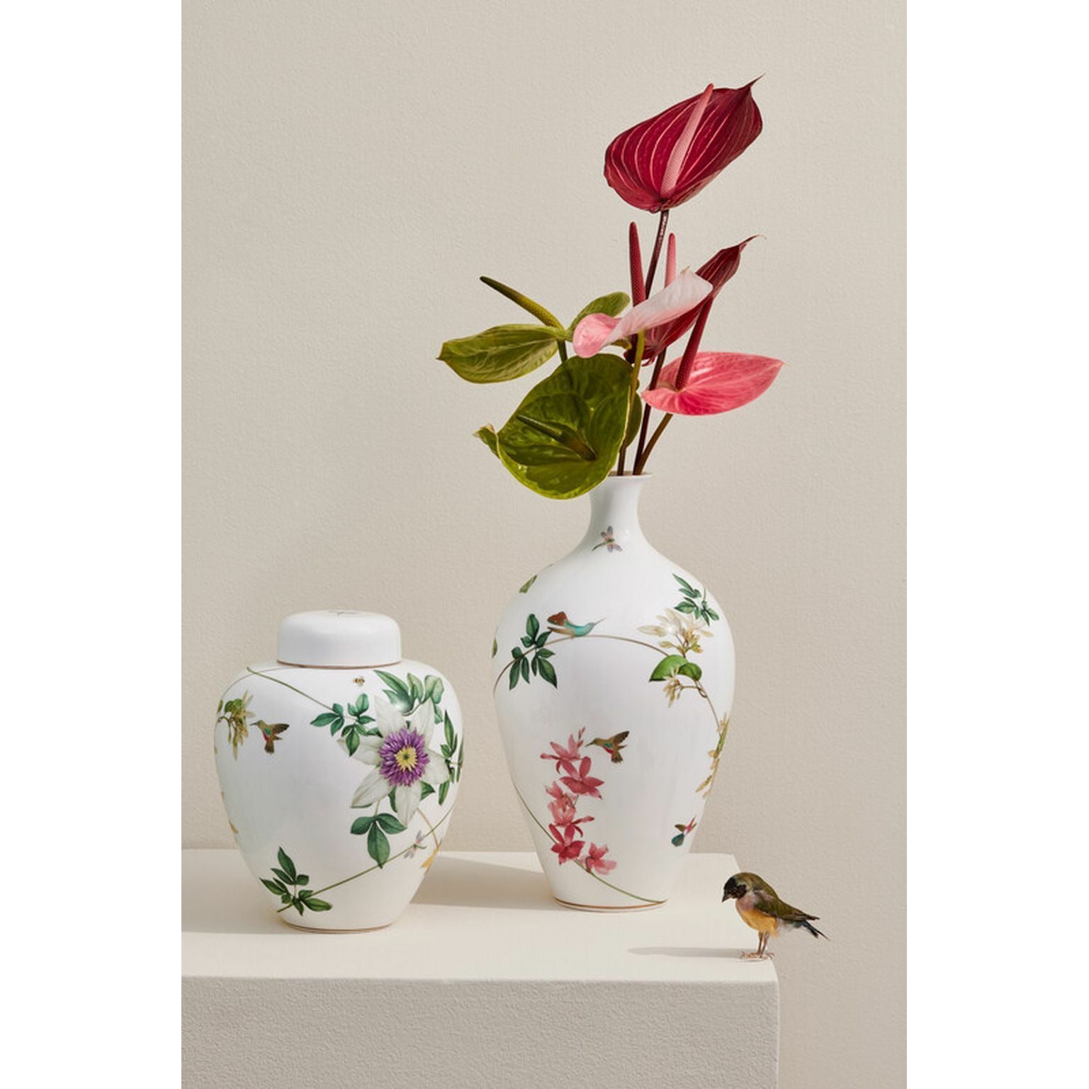 Wedgwood Hummingbird Vase With Lid H: 25 Cm