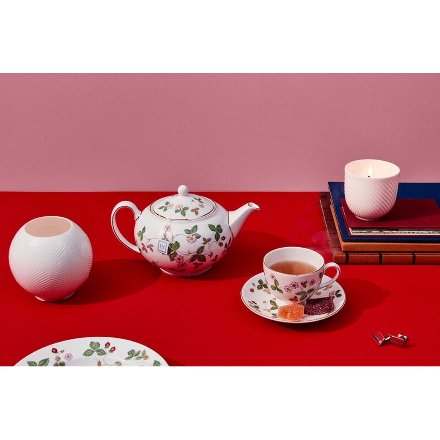Wedgwood Wild Strawberry Teacup And Saucer Leigh, 0,15 L